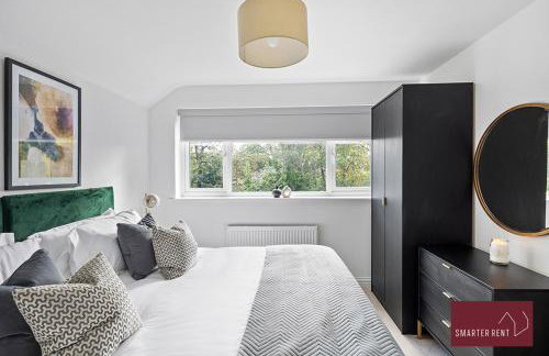 Woking -Garden Driveway Parking 4Bed - Photo 12