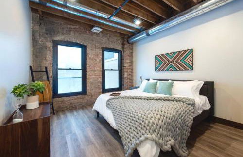 Walkable Downtown Loft with King Bed & Self Check in - Foto 4