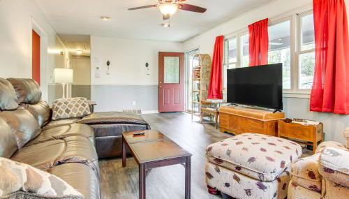 1 Mi to Pisgah Natl Forest Wooded Haven with Deck - Foto 3