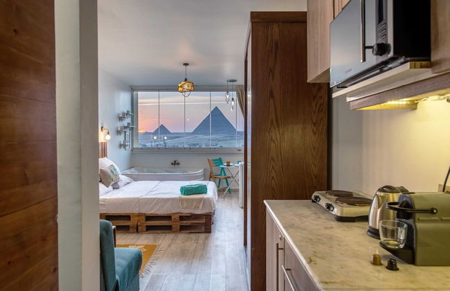 Xuru Stays I Jacuzzi Studio @ The Pyramids Free Airport Pickup - Foto 16