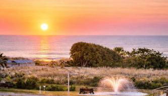 Top Floor Oceanview King Villa - Balcony & Steps to Beach - Foto 1