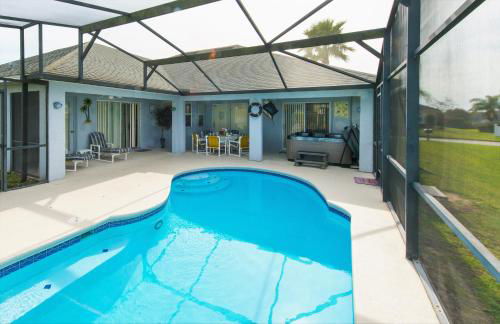 Ultimate Family Escape Near Disney - Sparkling Pool, Hot Tub & Epic Private Movie Room - Foto 3