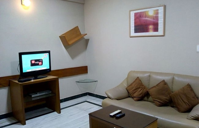 OM Residency - Photo 16