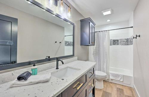 Lavish Riverfront Escape with Gas Grill! - Foto 30