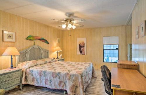 On-Site Canal Access St James City Home - Foto 14