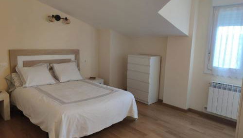 Chalet con amplio jardín - Foto 4