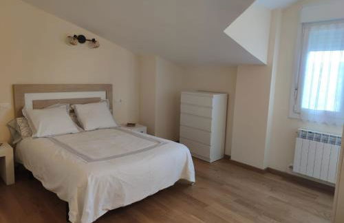 Chalet con amplio jardín - Foto 4