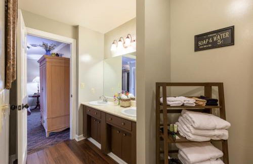 Brenda Lee History 4BR Retreat Pool Hot Tub - Photo 43