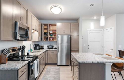 Pool & Fitness Room Near University Park - Covered Parking - Foto 35