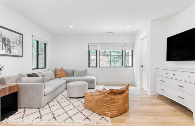 Luxury Retreat, 5mins to the Lake Game Room + Fire Pit Howlite by Avantstay - Foto 27