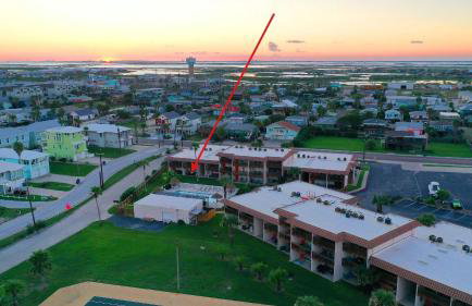 Beach Boardwalk Access Pool + Remodeled Interior Tropical Haven by Avantstay - Photo 96