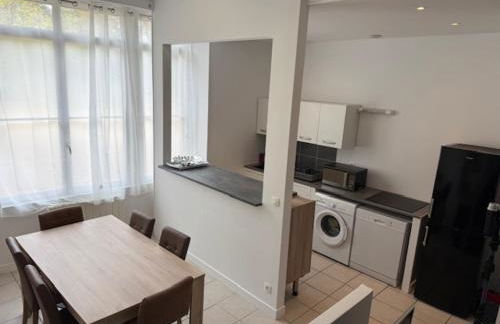 OULLINS T3 COSY 70M2 - 6 Pers 2 Chambre - 2 Mezzanines Métro & centre à Pied - Foto 24