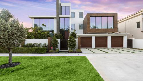 Three Story Waterfront Villa with Basketball and Mini Golf - Foto 4, Garden view