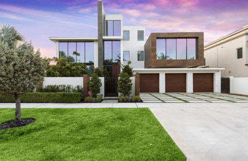 Three Story Waterfront Villa with Basketball and Mini Golf - Foto 4