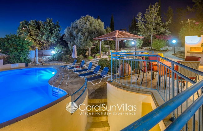 Large Pool & Garden, Billiard, Peaceful Area, Near to the Sea, Coral Bay Paphos - Foto 28