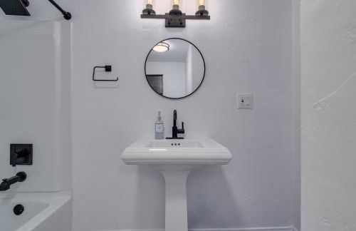 Hot Tub-EV-Kid Friendly-Arcade Game-BBQ-Fire Pit - Photo 31