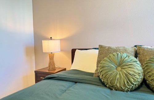 Upscale Escape 10 Min from Disneyland With Pool & Gym - Foto 54