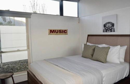 Live the Mid Mod Life at Mariposa Palms - Foto 6