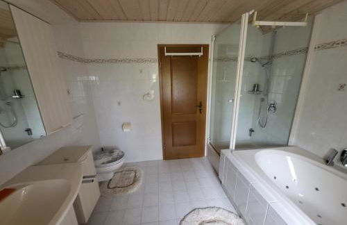 Große ruhige Ferienwohnung in Segringen, Dachterasse, Fernblick vom Grundstück - Foto 15