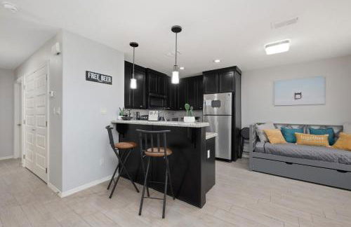 Stylish Furnished 2Bd 2Ba Apartment with Wifi Close to Shopping and Entertainment in McAllen Month to month contract on long term stays - Foto 2