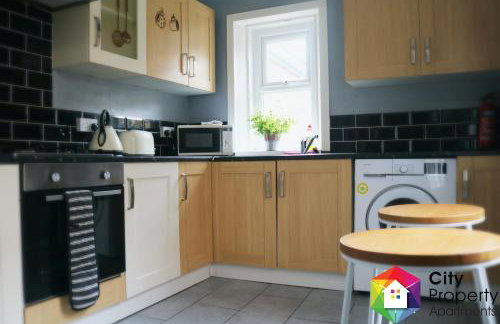 Newcastle CITY APT35,FREE STREET PARKING,4 BEDROOM HOUSE,8 SINGLE BEDS,FULL KITCHEN,ALL ROOMS WITH TVs,NETFLIX - Photo 32