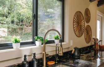 NEW Unique Stay w King Beds and Private Hot Tub - Foto 32