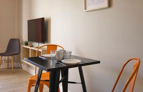 Au Céladon Parking gratuit, WIFI, Terrasse, Piscine - Foto 6