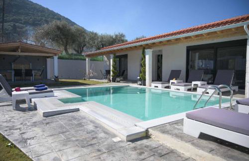 6 Bed Villa - Sleeps 15 - Pets - Pool - Jacuzzi - Foto 4