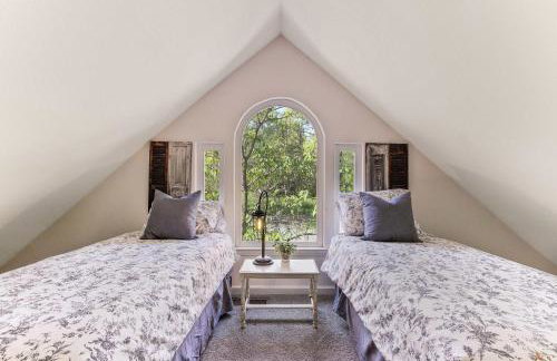 Charming 4BR Wine Country Getaway with Spa & Firepit - Foto 34