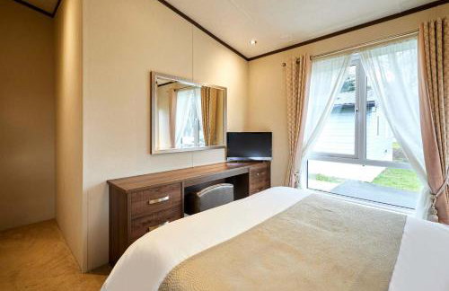 Bramble Lodge with Hot Tub - Foto 16