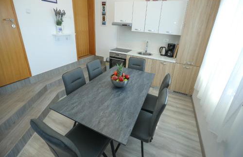 Luxury Apartment with heated pool in Starigrad - Foto 3