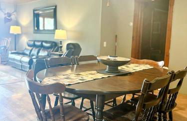 Embrace Nature in this Breathtaking Cottage in Portage Lake, Maine - Foto 14