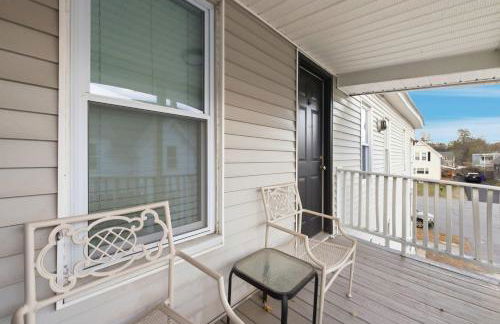 Cozy & Warm 2nd Flr Mid Term Rental - Photo 22