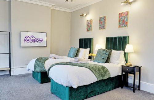 Large 5-Bedroom Home, Perfect for Long Stays & Team Accommodation - Foto 24