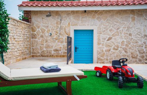 Villa Vision with Heated Pool & Jacuzzi in Sestanovac - Foto 30