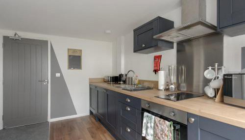 Donington Cottage Apt 6 - Photo 3