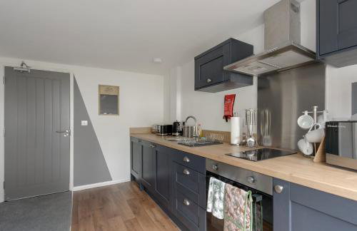 Donington Cottage Apt 7 - Photo 12