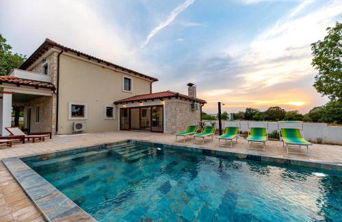 Villa Pietro with a heated Saltwater pool - Photo 21