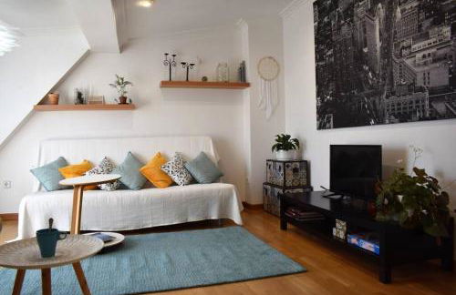 GALIHOST - Precioso ático en pleno centro de O Grove - Photo 1