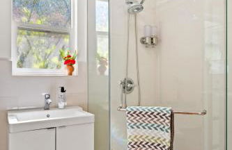 Scenic Retreat with Deck & Stunning Views in LA - Foto 38