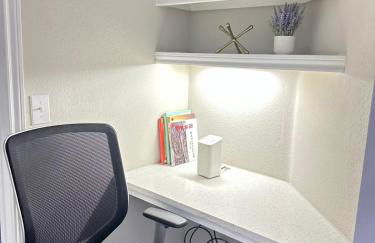 Comfortable 2BR Getaway Close to The Woodlands - Foto 21