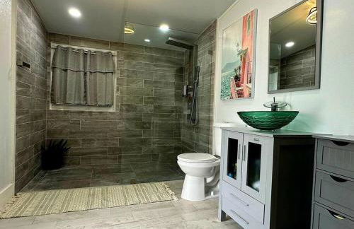 Heated Pool Private Duplex House, BBQ, Parking, WiFi - Foto 67