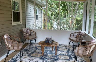 Modern 3 bedroom home downtown Forest city outstanding backyard, pet friendly - Foto 14