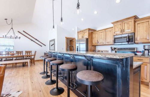 Family Fun Fireplace & Huge Deck - Photo 12