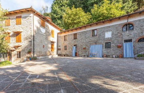 Awesome Home In Villa Di Piteccio - Foto 1