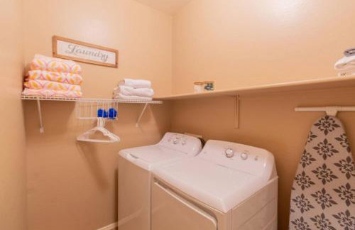 Heated Pool • Mini Golf • Huge Backyard • King Bed - Foto 49