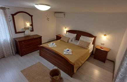 Casa Šimeti Charming Mediterranean Home near Poreč with Private Garden & Free Parking - Photo 23