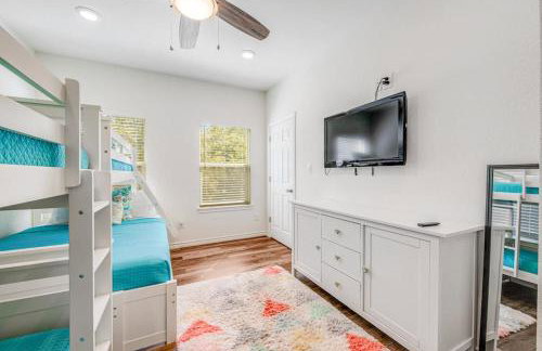 Lakefront Dog-Friendly Home with Kayaks, SUP's, Huge Screened Porch - Photo 18