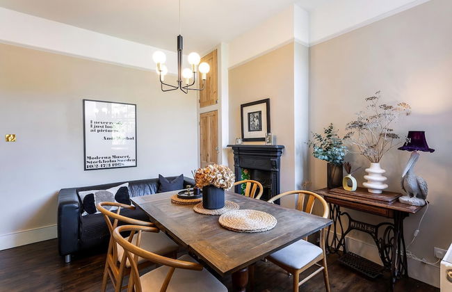 Tooting's Charming Victorian Garden Hideaway - Photo 3