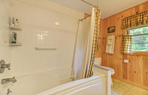 Lakefront Escape with Deck and Kayaks in Lovell! - Foto 17